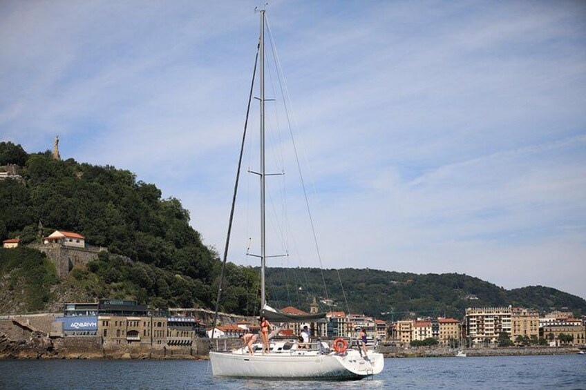 San Sebastian Private Sailing trips & Socioeducational boat tours 1