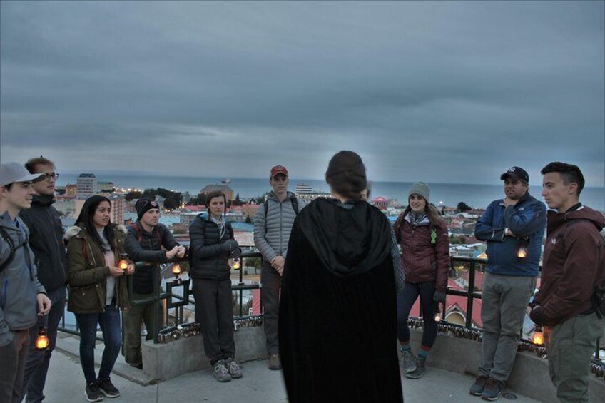 Listening to ghost stories at the Mirador Cerro la Cruz 4
