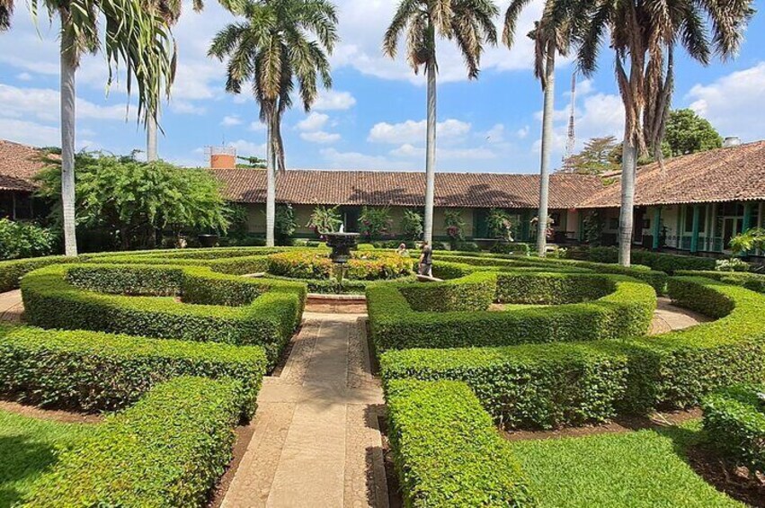 Colonial building of El Convento Hotel