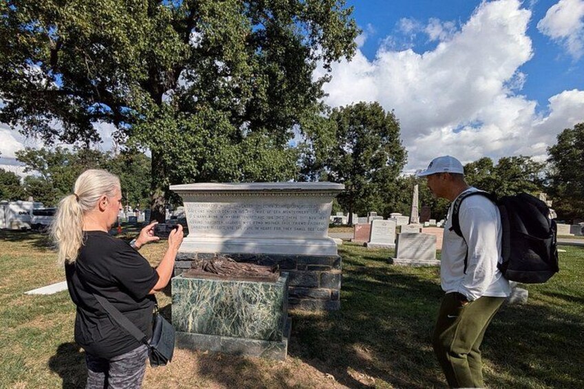 Arlington Cemetery Small-Group Tour & Changing of the Guards 2