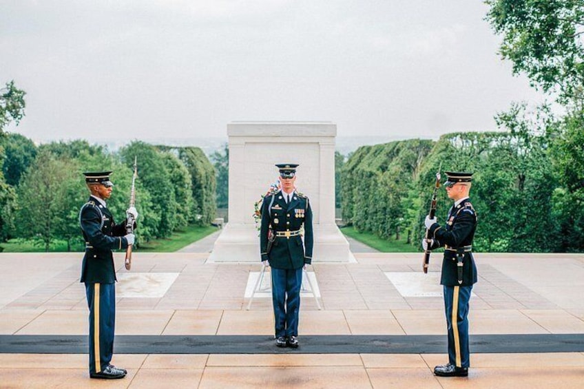 Arlington Cemetery Small-Group Tour & Changing of the Guards 4