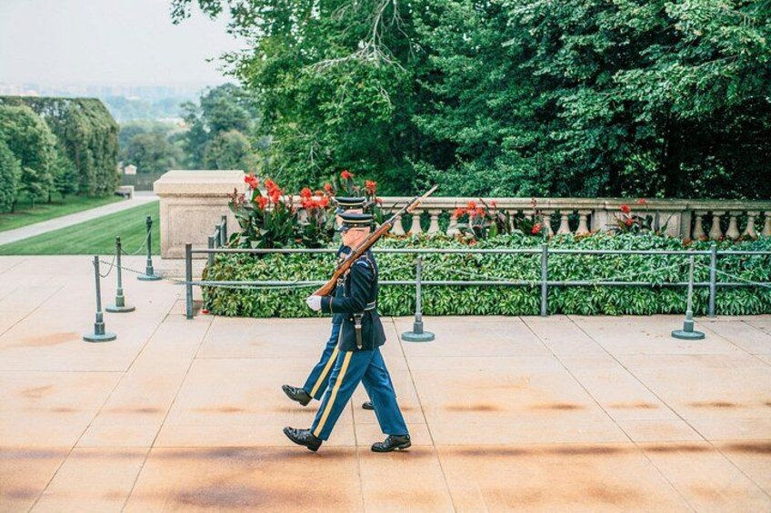 Arlington Cemetery Small-Group Tour & Changing of the Guards 2