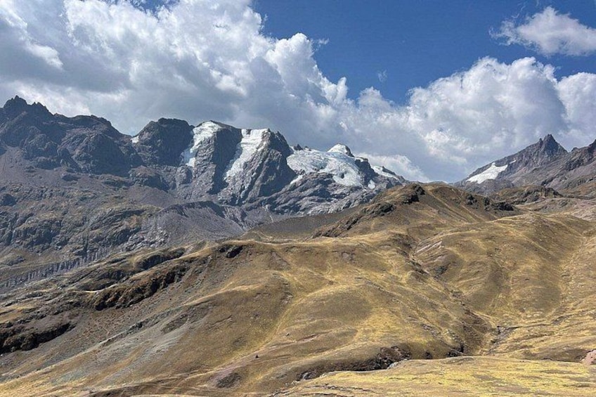 mountains around rainbow mountain 4