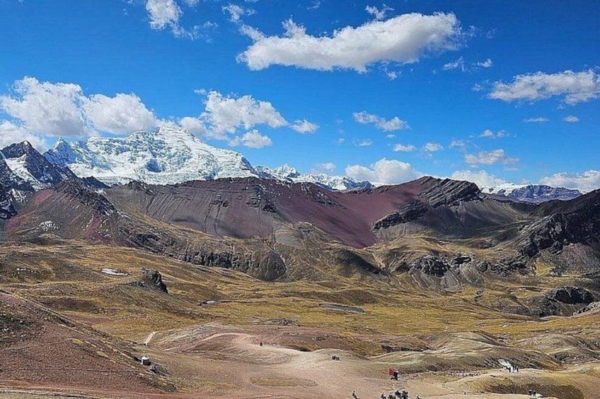 the mountains around rainbow mountain 2