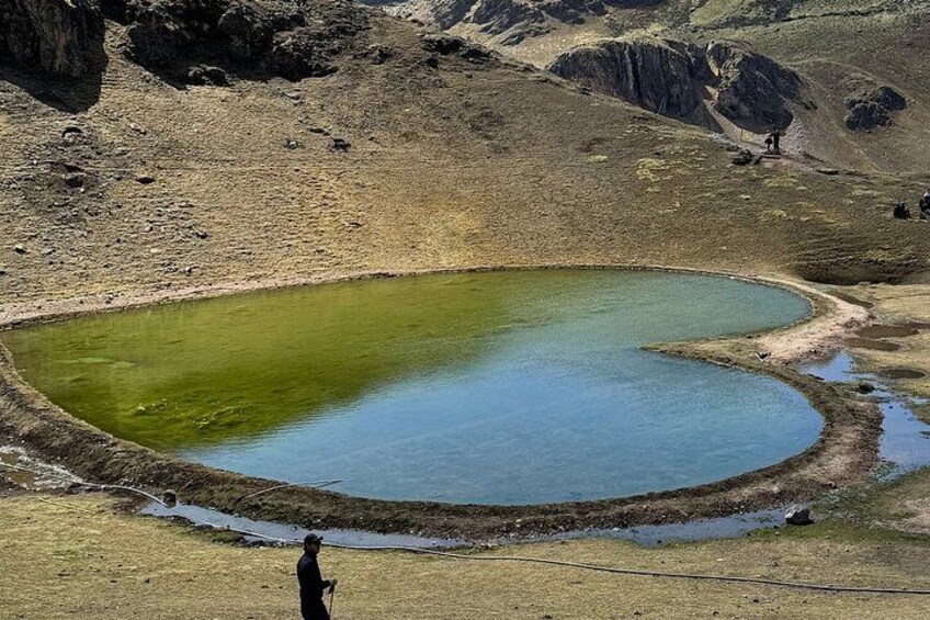 the lakes around rainbow moutain 5
