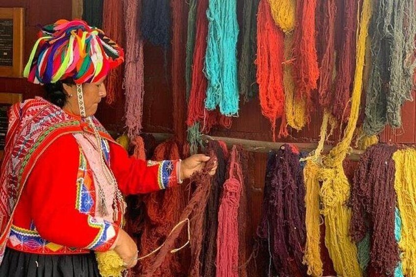 Sacred Valley Textile Workshop – Dyeing & Weaving in Cusco 1