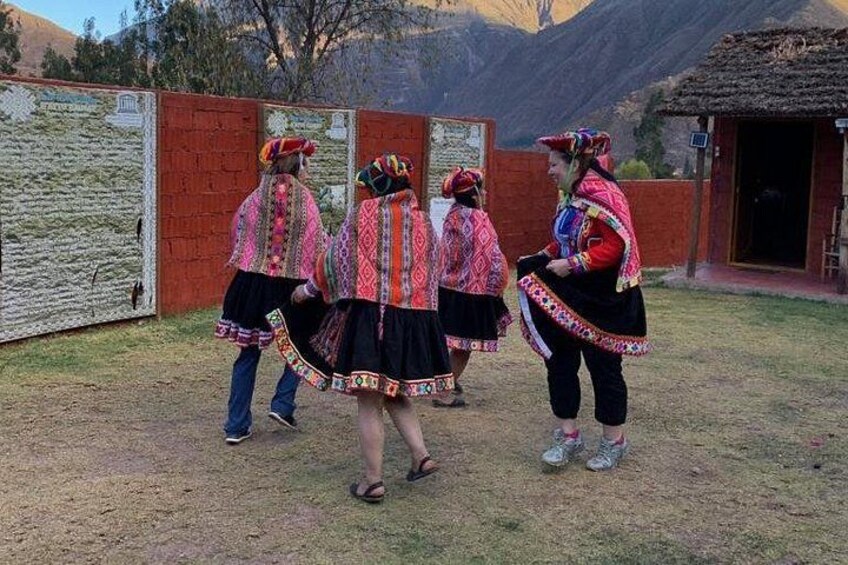 Sacred Valley Textile Workshop – Dyeing & Weaving in Cusco 5