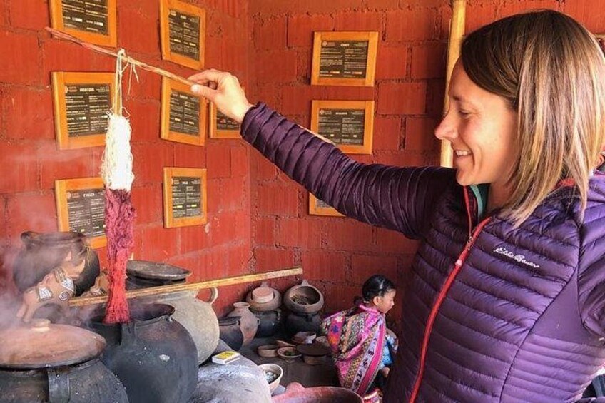 Sacred Valley Textile Workshop – Dyeing & Weaving in Cusco 3