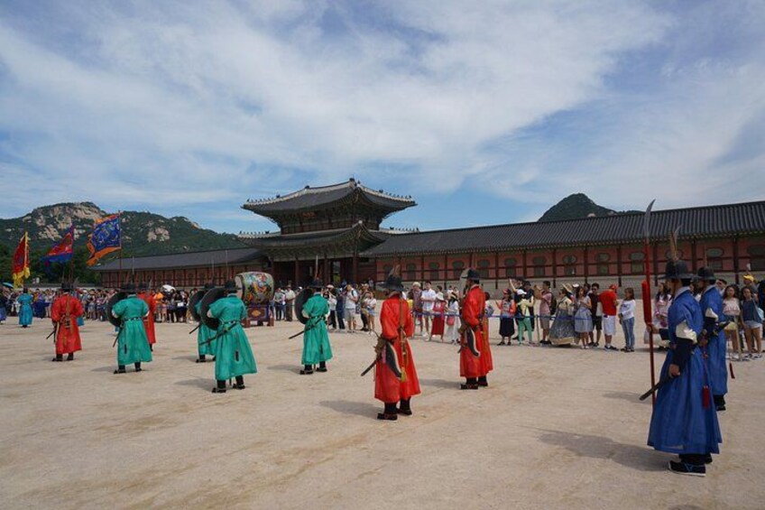 SEOUL PRIVATE CUSTOMIZED TOUR: Palace,Hidden Gems(Airport Option) 4