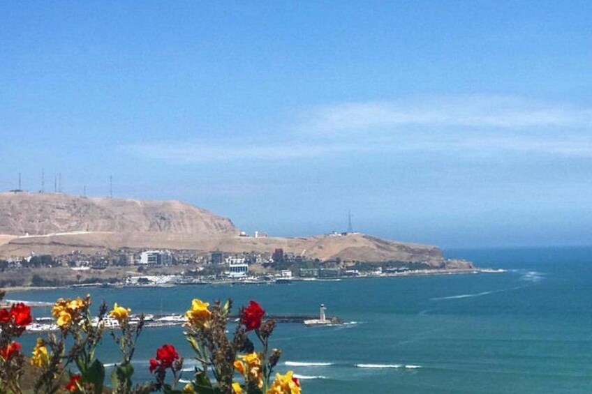 Take in Lima's stunning coastline along the way 2