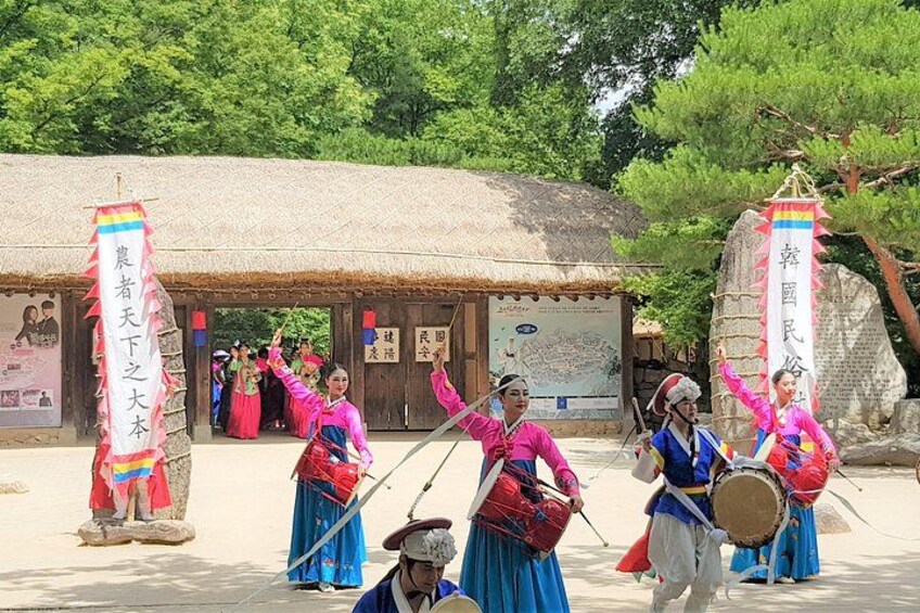 Private day trip to Korean Folk Village & Dae Jang Geum Park 4