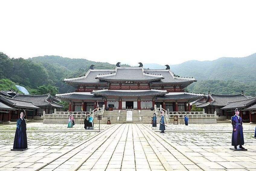 Private day trip to Korean Folk Village & Dae Jang Geum Park 1