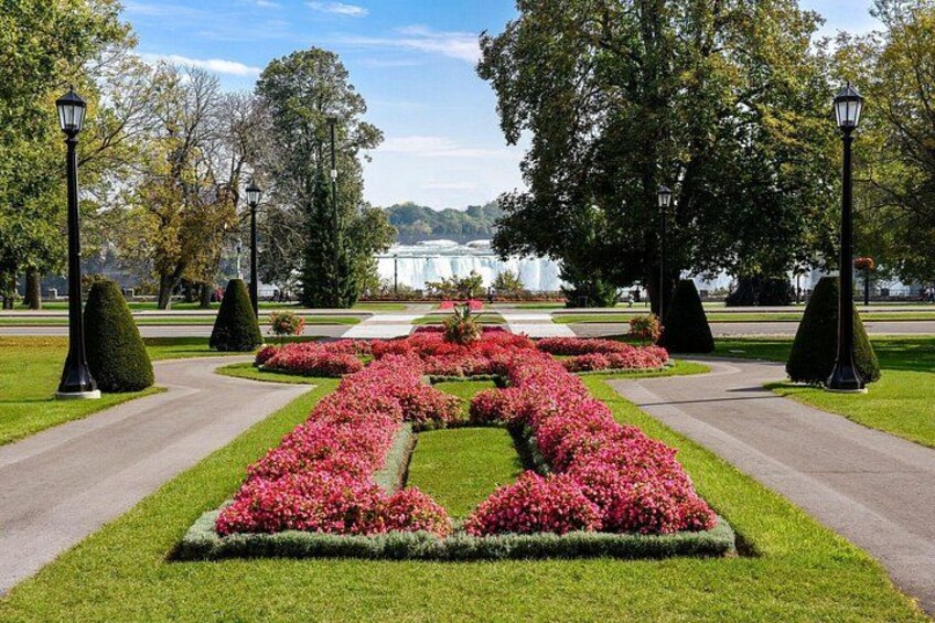 Niagara Falls Tour with Boat + Behind Falls & Niagara on the Lake 5