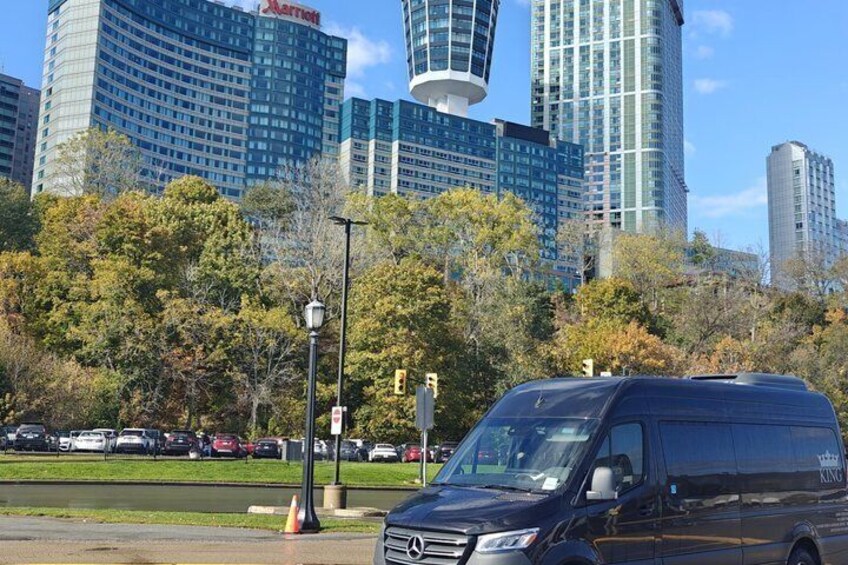 Private Niagara Falls Tour in a SUV 4