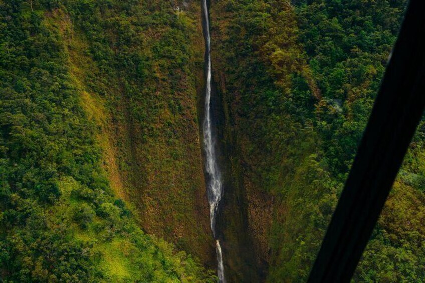 Private Big Island Experience: 3 of 4 Window Seats 3