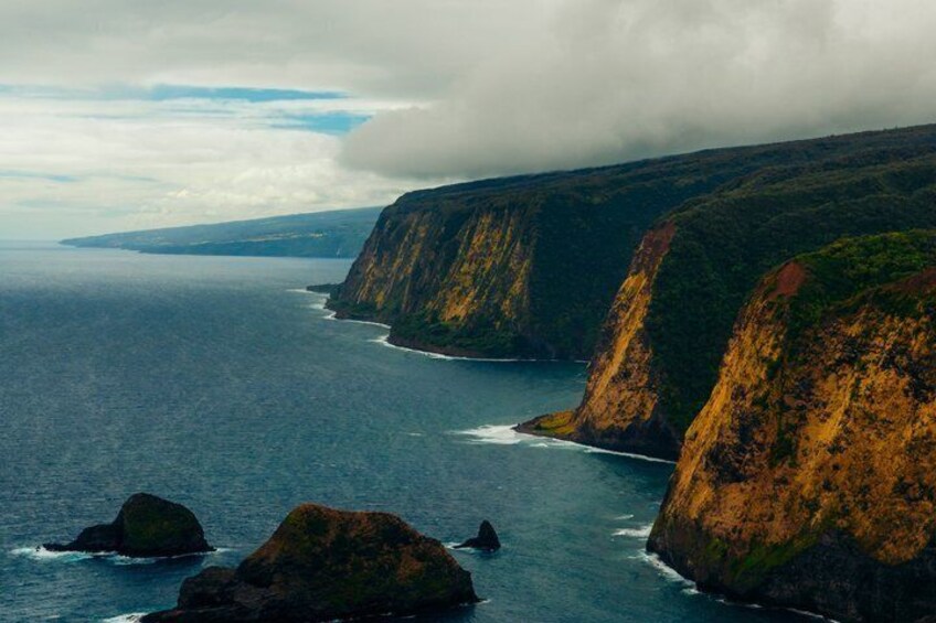 Private Big Island Experience: 3 of 4 Window Seats 5