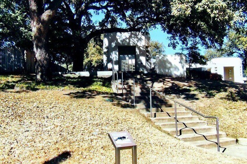 JFK Assassination Tour with Lee Harvey Rooming House 3