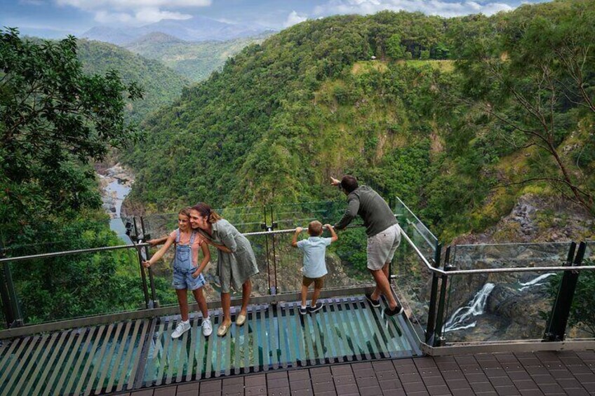 Small-Group Kuranda Village, Skyrail Cableway and Scenic Railway Day Trip from Port Douglas