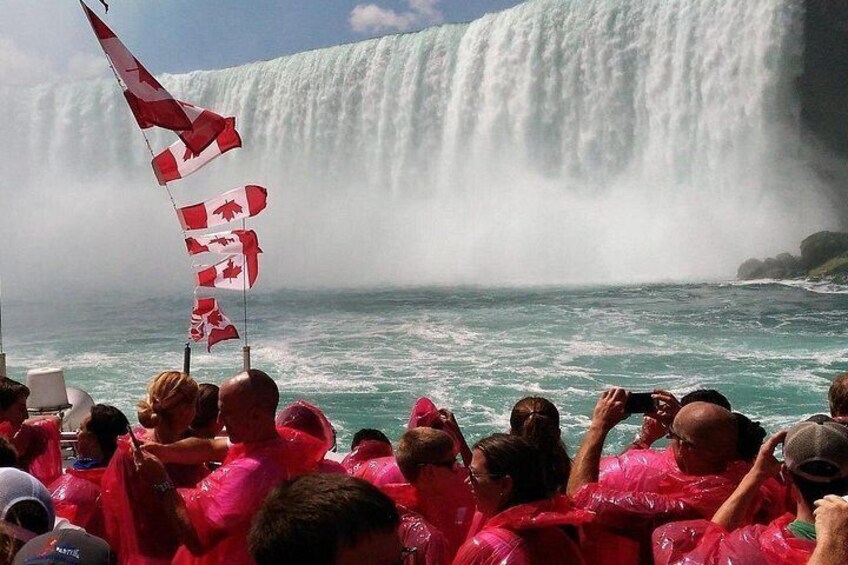 Tour of Niagara Falls with Boat Cruise 2