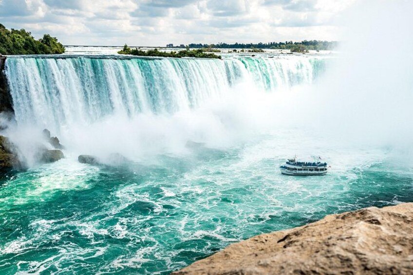Tour of Niagara Falls with Boat Cruise 3