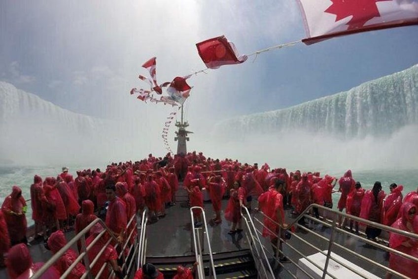 Tour of Niagara Falls with Boat Cruise 1