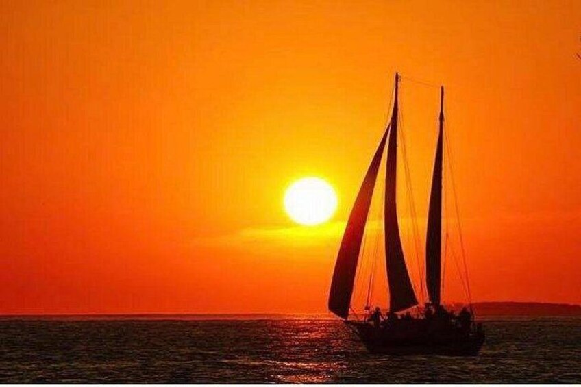 Sunset Sail in Key West with Beverages Included 4