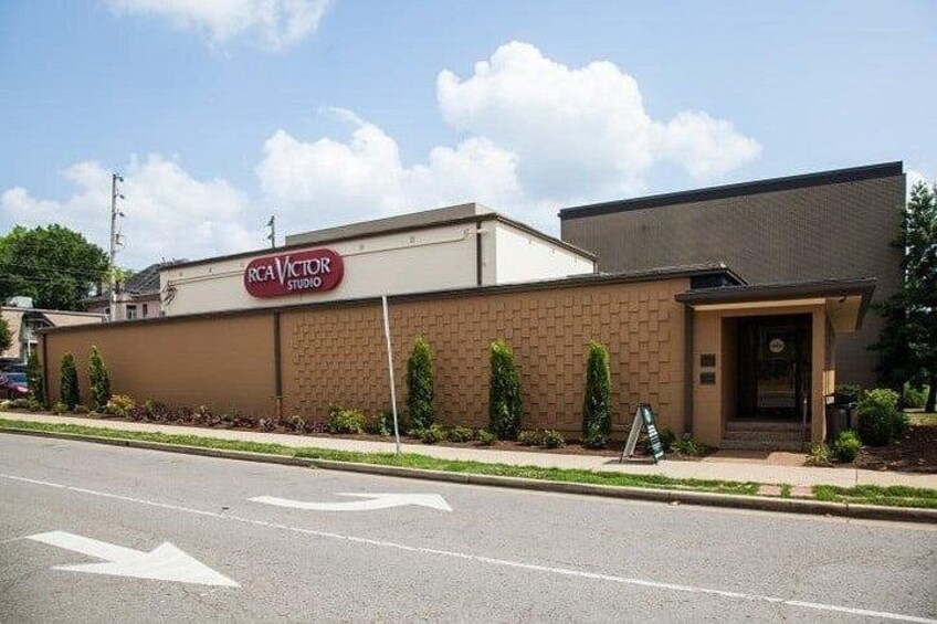 Nashville VIP Style Private Tour with Local Singer-Songwriter 5