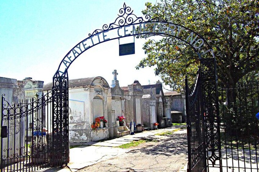 New Orleans Garden District- At your own pace. Downloadable audiovisual tour. 5