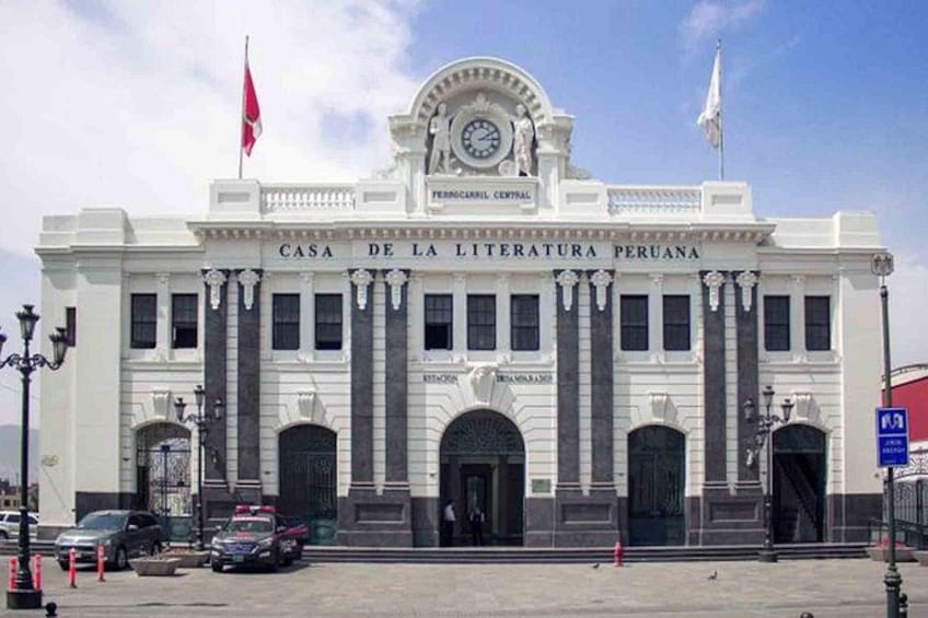 Discover Lima: Love Park, Historic Center, and its Catacombs. 3