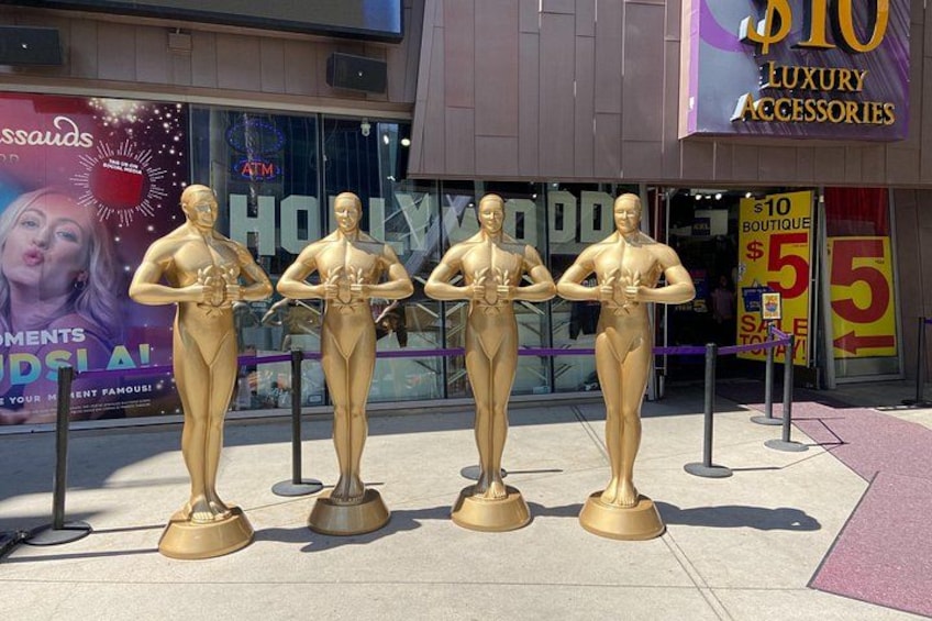 Hollywood Souvenir shops . 5