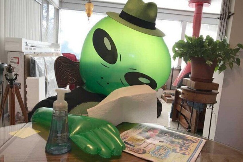 AL is ready to see UFOs! 5