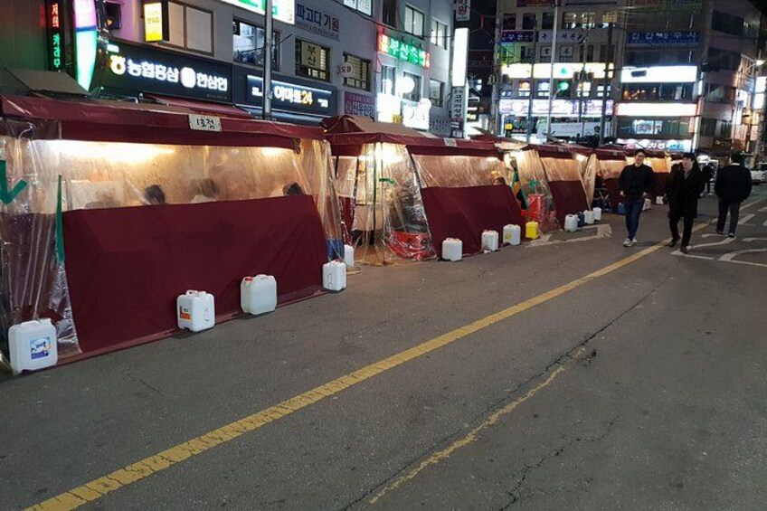 Food tents that you see in K-dramas 4