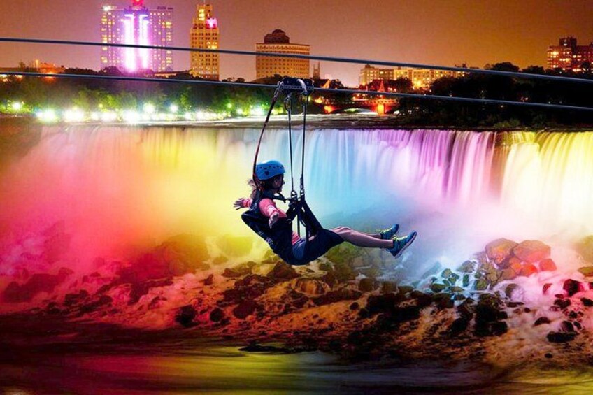 Niagara Falls Evening Tour with Boat, Journey, Dinner & Fireworks 2