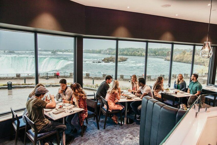 Niagara Falls Evening Tour with Boat, Journey, Dinner & Fireworks 4