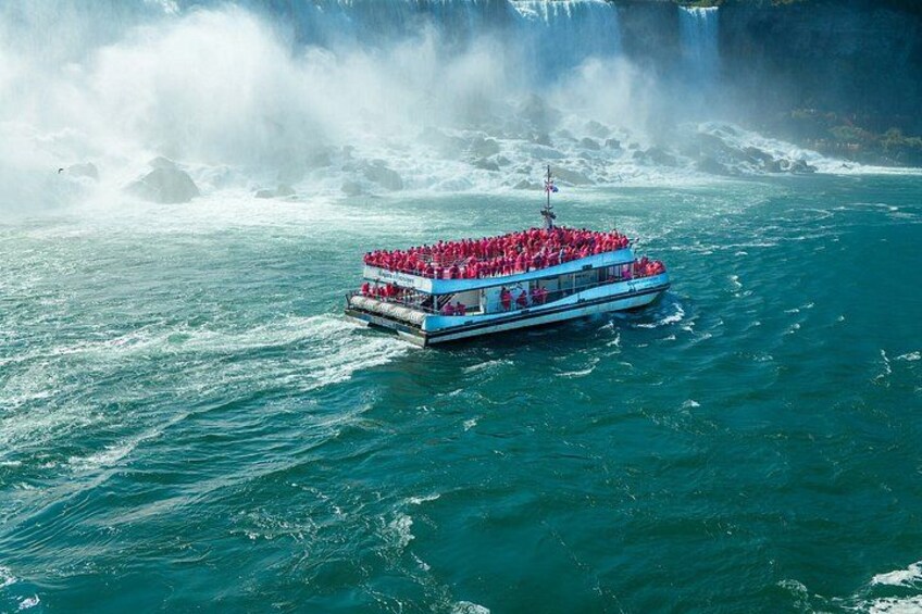 Niagara city cruise filled with Airlink Guests 4
