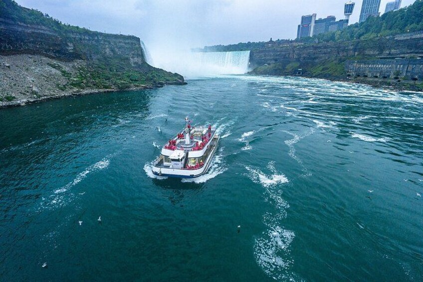 Niagara city cruise returning from Niagara Falls 3