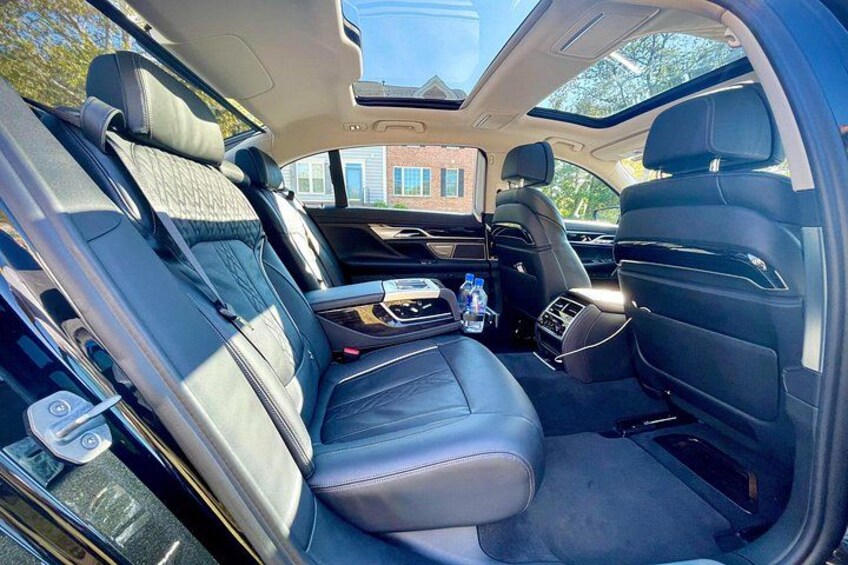 4 Hours Private Chauffeured DC Sight Seeing Tour / SUV & Sedan 4