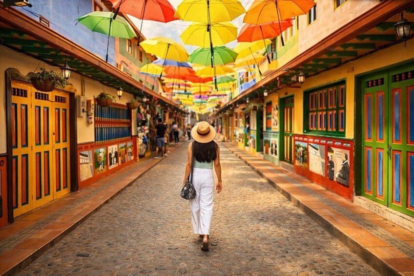 Strolling through Guatapé’s iconic zócalos, there's a spot for pictures at every corner! 3