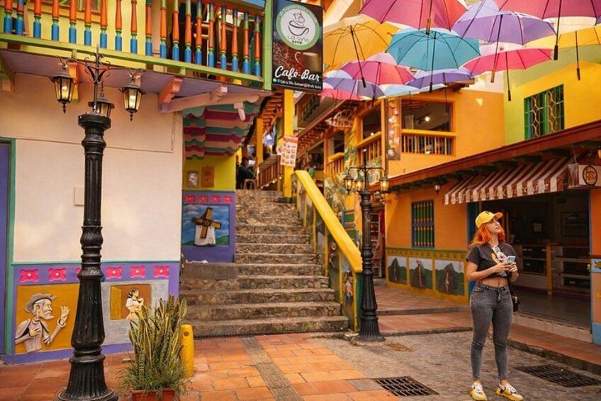 Exploring the colorful streets of Guatapé and plazas 4