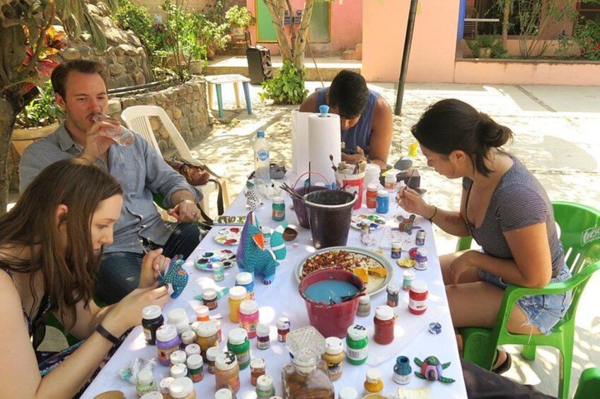 Enjoy the relxed mood in the backyard of the artisans house/workshop! 2