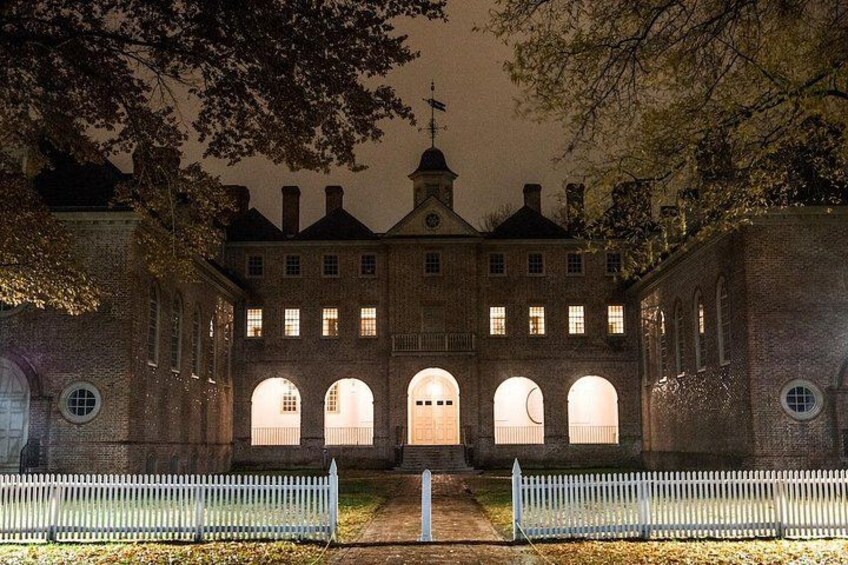 Discover the restless spirits that refuse to fade into oblivion on our haunted tour. 2