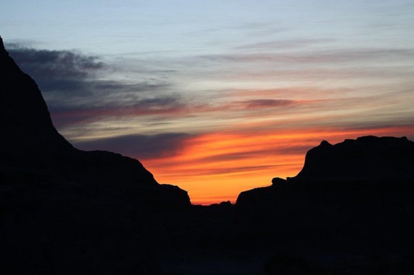 Badlands Sunset & Wildlife: Nature's Evening Glow 3