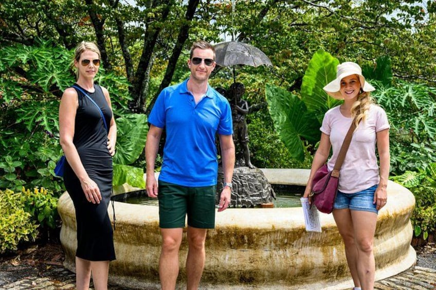 Have a blast seeing the city with your knowledgeable tour guide on our small group tours 3