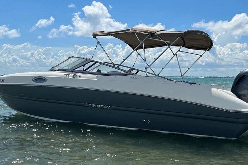 2 hrs Miami Private Boat with Cooler, Ice, Bluetooth Stereo 3