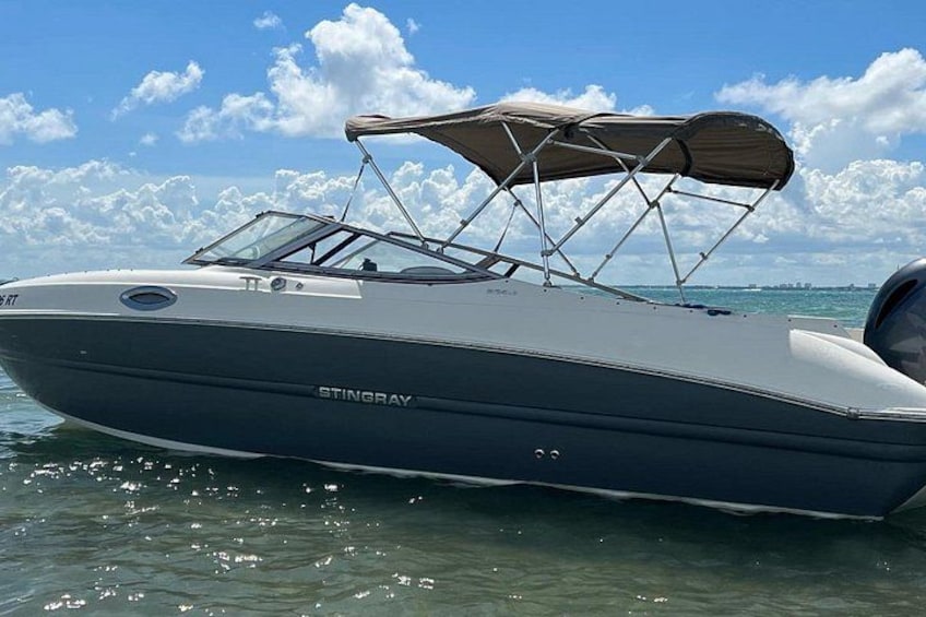 2 hrs Miami Private Boat with Cooler, Ice, Bluetooth Stereo 3