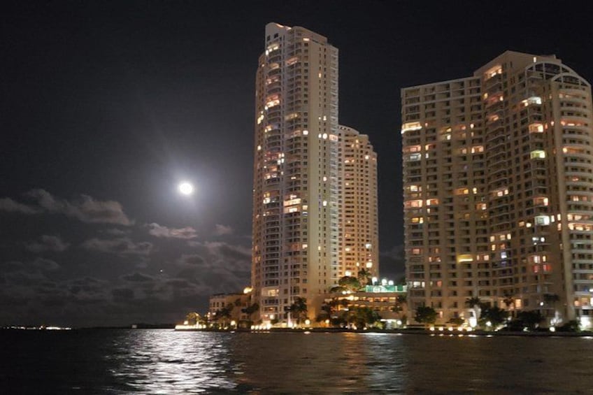 2-Hour Miami Private Boat Tour: Skyline & Star Island 2