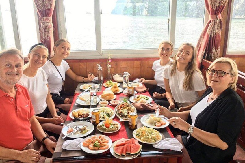Full-Day Halong Bay Islands and Cave Tour by Transfer Expressway 2