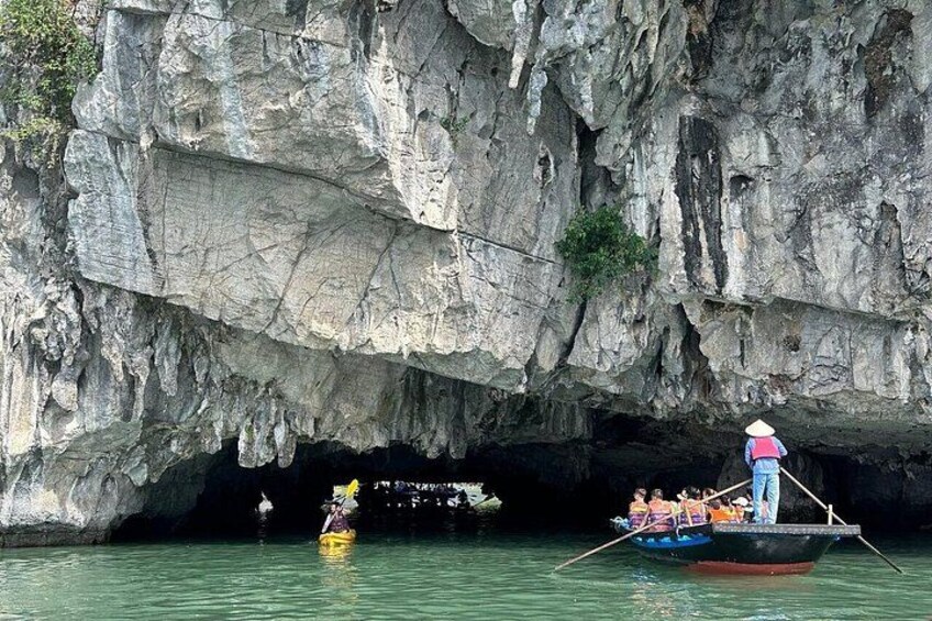 Full-Day Halong Bay Islands and Cave Tour by Transfer Expressway 4