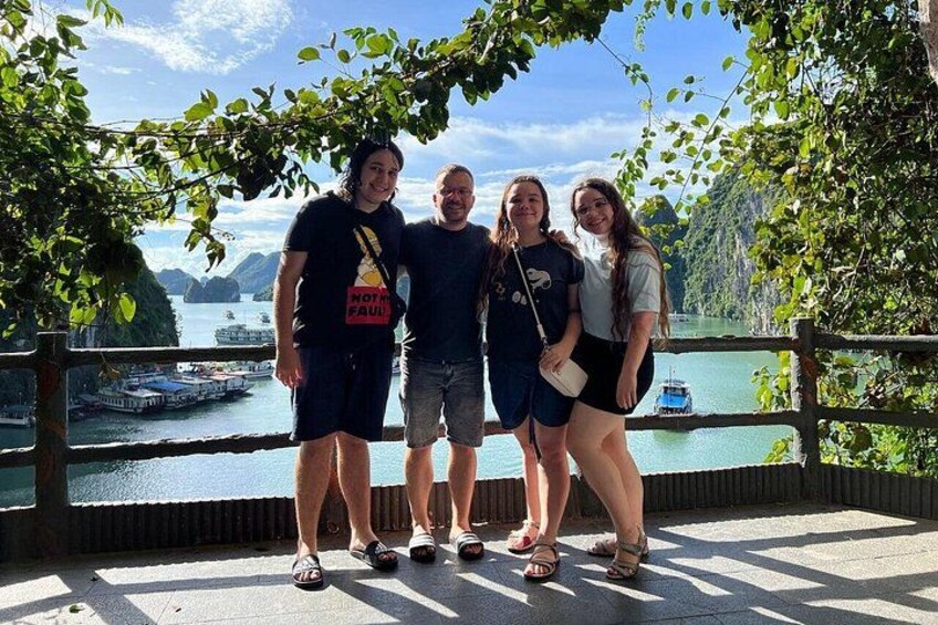 Full-Day Halong Bay Islands and Cave Tour by Transfer Expressway 5