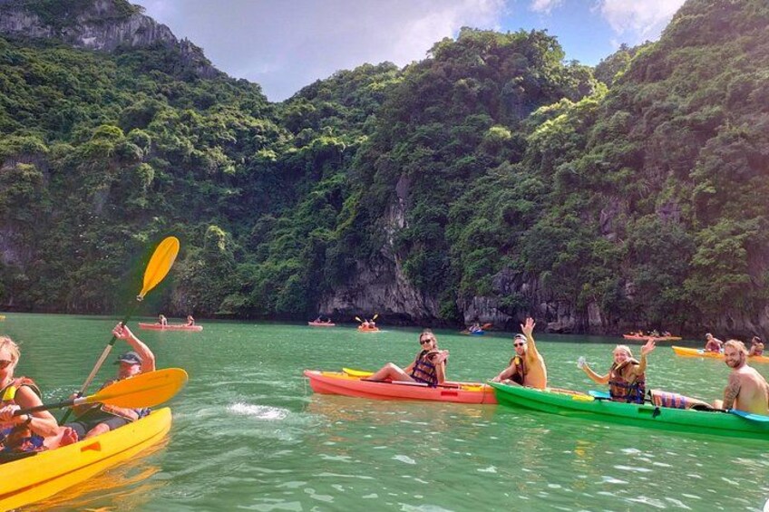 Halong-Bay-Kayaking 3